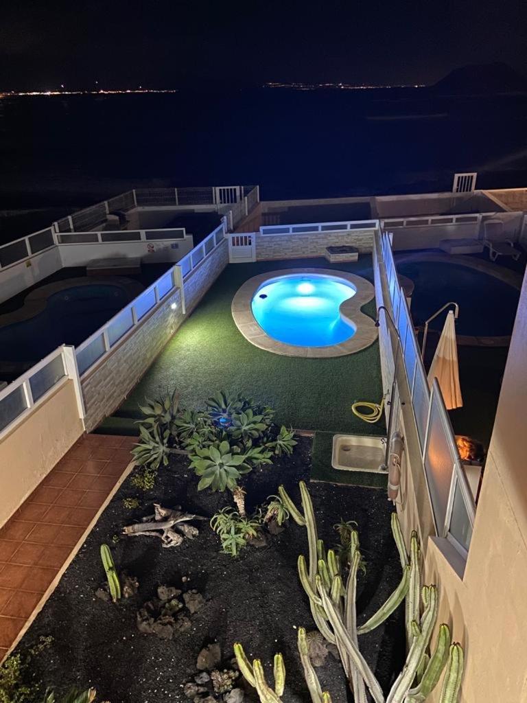 Beach Front Villa Vv Коралео Екстериор снимка