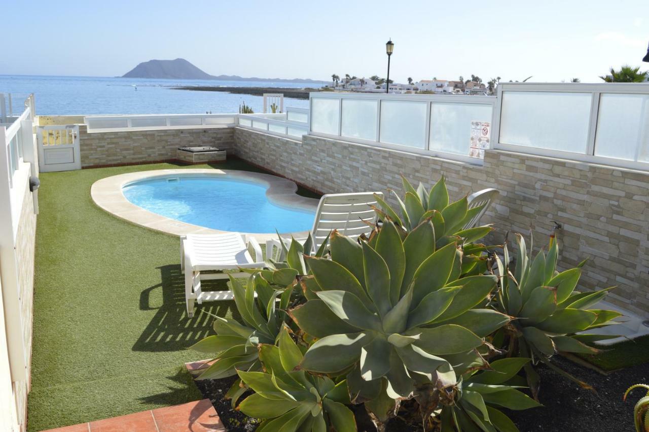 Beach Front Villa Vv Коралео Екстериор снимка